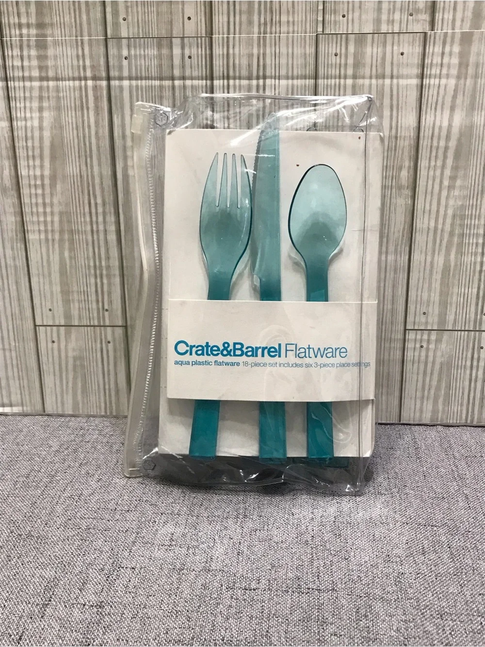 Crate& Barrel 18 piece Flatwear set